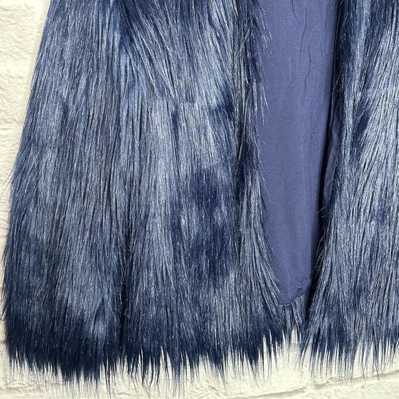 NWOT Ladakh x Urban Outfitters Margot Faux Fur Jacket in Blue - Picture 11 of 15